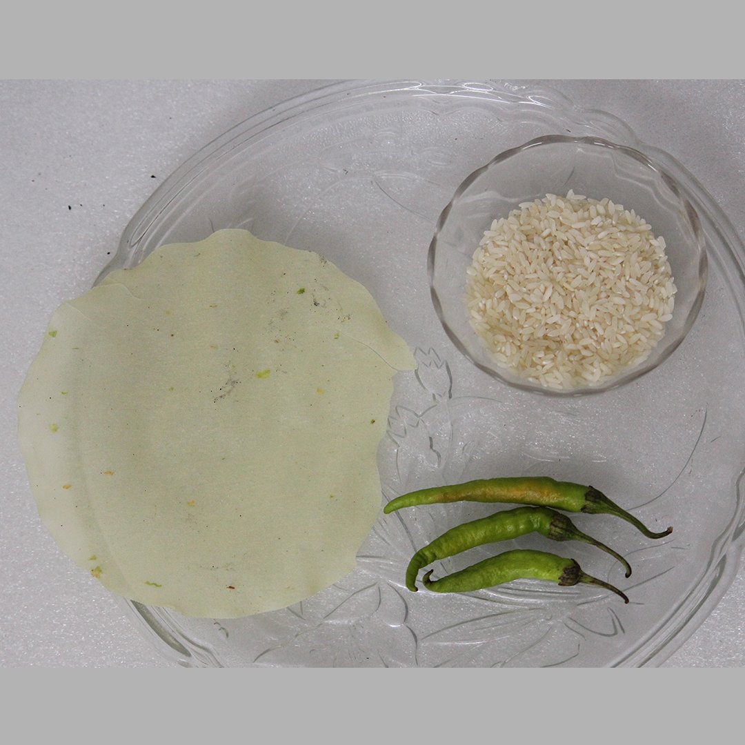 Chokha - lila marcha khichiya papads (20pcs)- Made for spice lovers – an explosive taste of rice and green chili! - Image 3